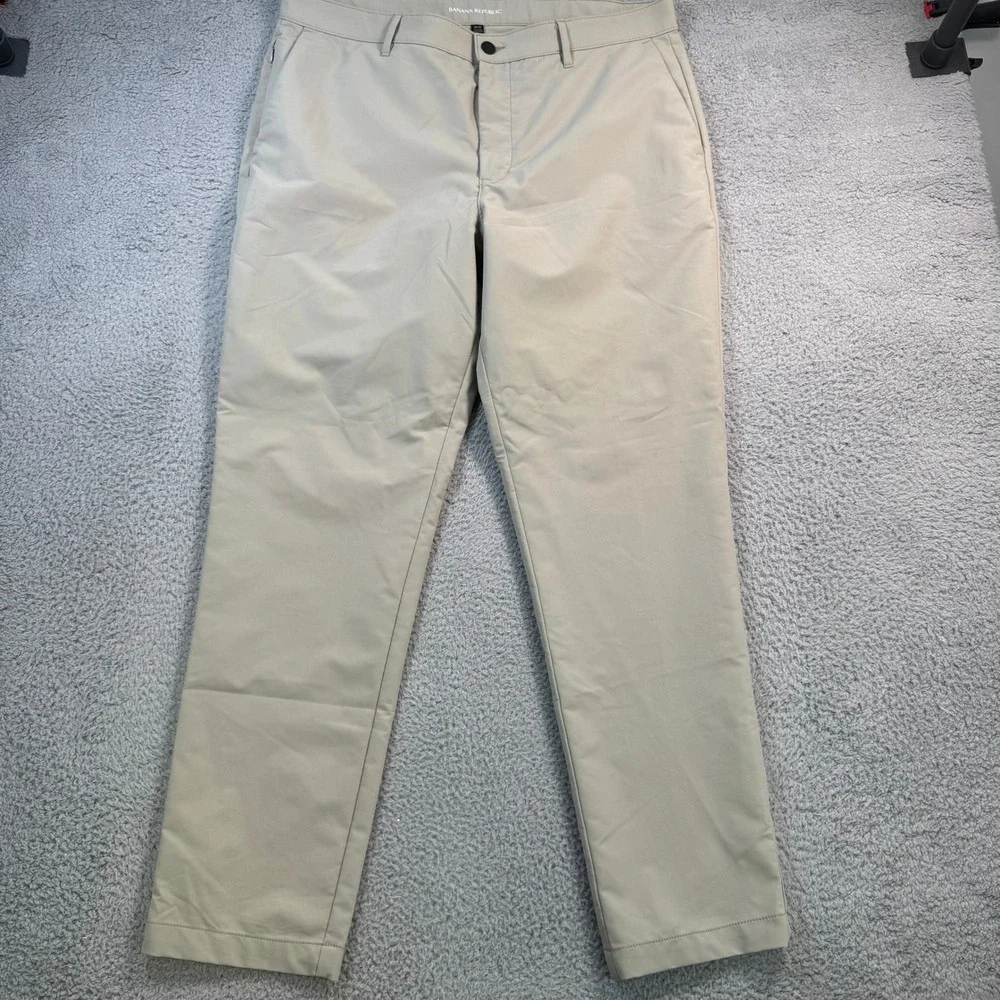 Banana Republic Men 38x31 Slim Performance Tech Chino Pants Khaki Tan Polyester